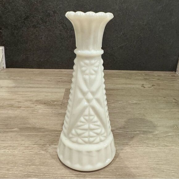 Vintage Milk Glass Bud Vase Stars and Bars Pattern - Picture 1 of 10